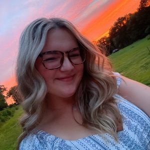 Meet your Posher, Desiree